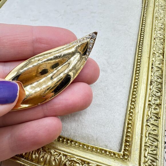 Vintage Gold Tone Leaf Brooch with rhinestones ( one missing ) - Picture 3 of 5